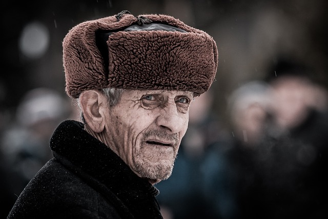 пожилой человек, ушанка, русский